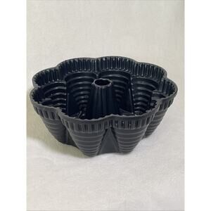 New, Nordic Ware Fiesta Party Bundt Cake Pan